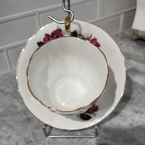 Rose Pattern Teacup and Saucer Set - Picture 3 of 3